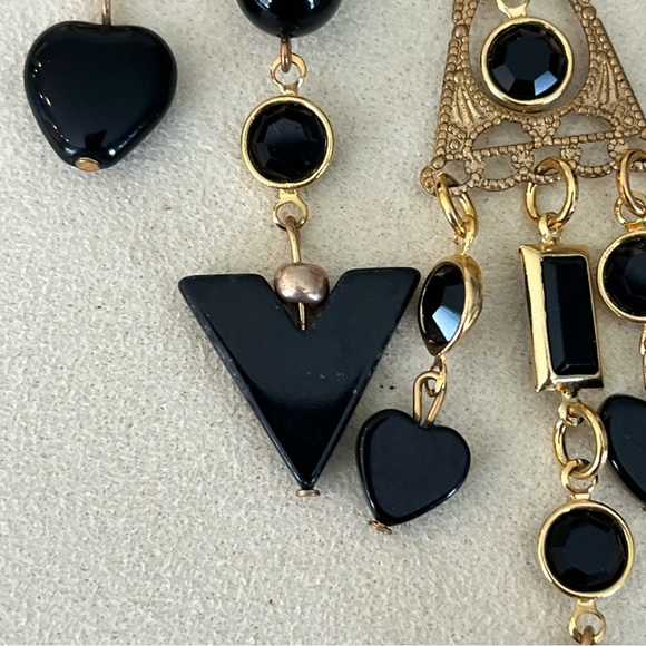 Vintage 80s Gold Tone Brooch with Black Dangling Charms - Picture 4 of 10